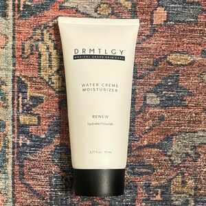 Water Crème Moisturizer - White